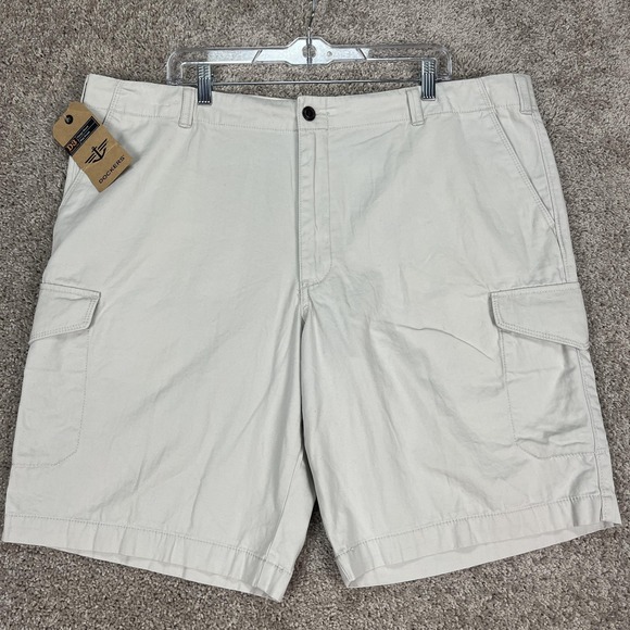 Dockers D3 Cargo Shorts Mens 42 Khaki Classic Fit Flat Front Pockets New Tags - Picture 1 of 7